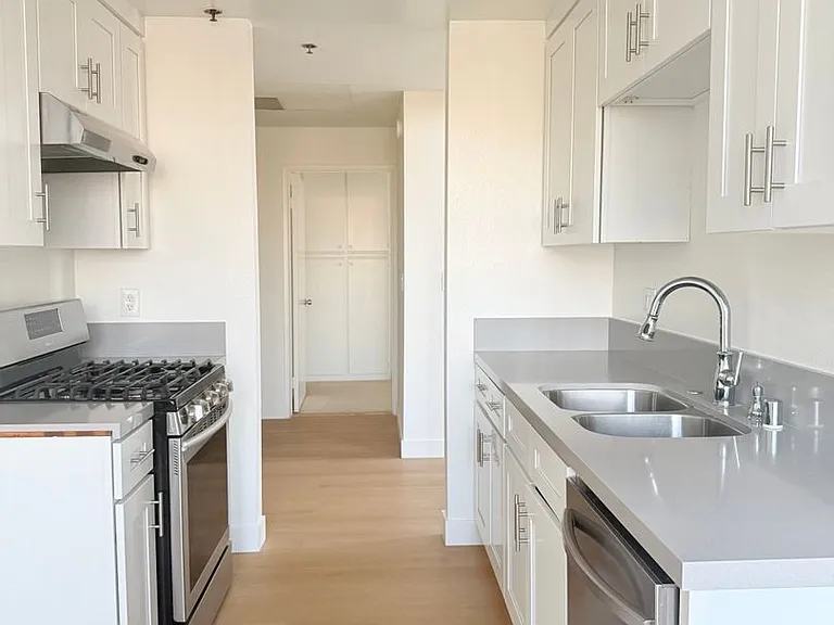 Perfectly situated 2 bedroom and 2 bathroom ! — Photo 70