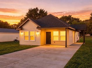 105 Oak Ridge Rd, Mabank, TX 75156