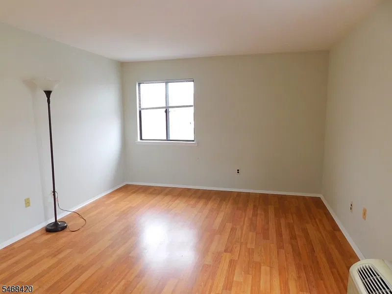 2 bed, 1.0 bath, 1132 sqft, $2,100 — Photo 4