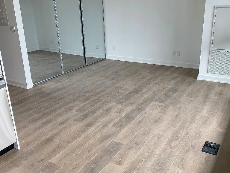 501 Yonge St #702 — Photo 3