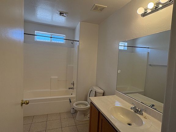 5th image of 982 N Colorado St #2