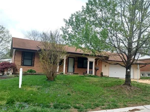 9744 Radio Dr, Saint Louis, MO 63123