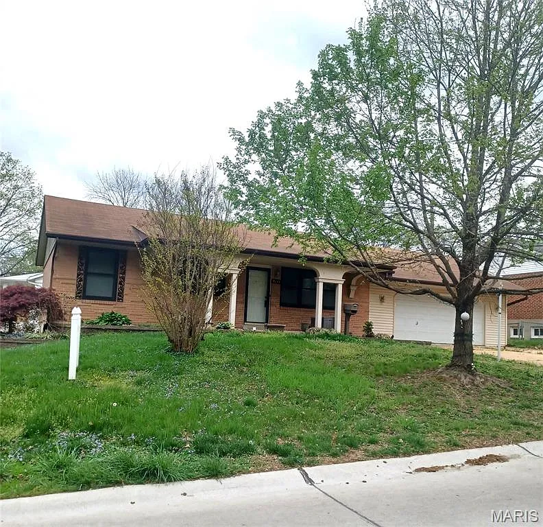 9744 Radio Dr photo 1