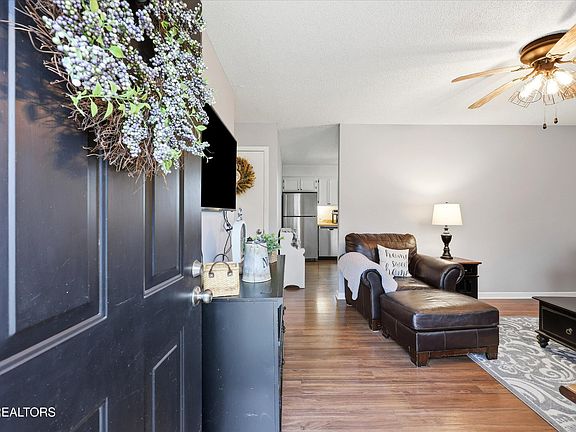 4th image of 3353 Forest Heights Cir