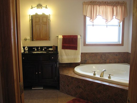 Master Bath with Jacuzzi, 2 Vanities and shower