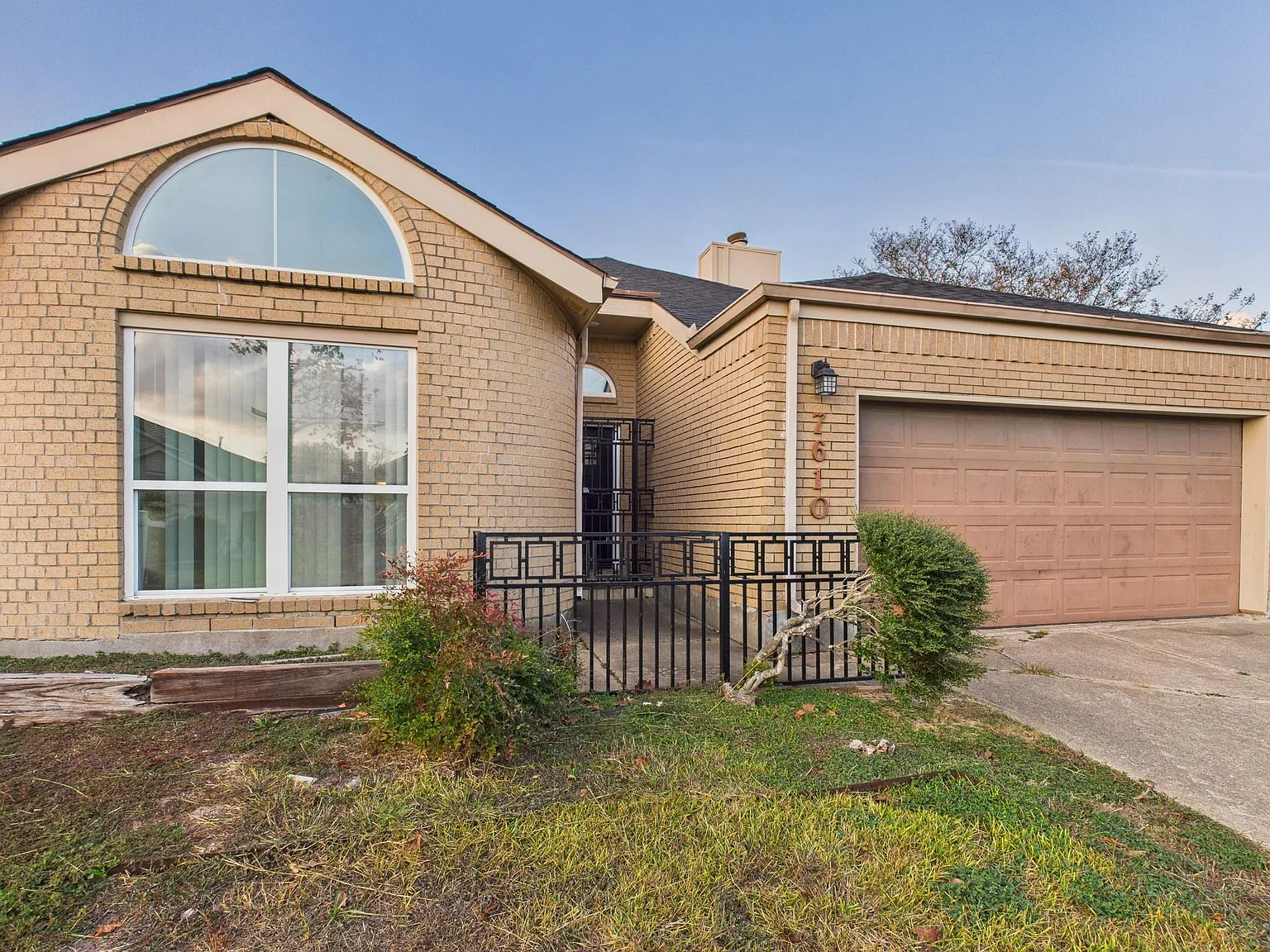 3 bed, 2.5 bath, 2348 sqft, $3,099 — Photo 3