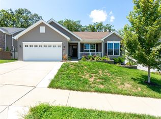 737 Winding Bluffs Dr, Fenton, MO 63026