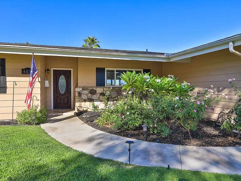 4835 Cliffside Dr — Photo 3