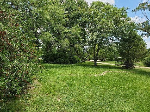 3rd image of 111 Greenslope Cv