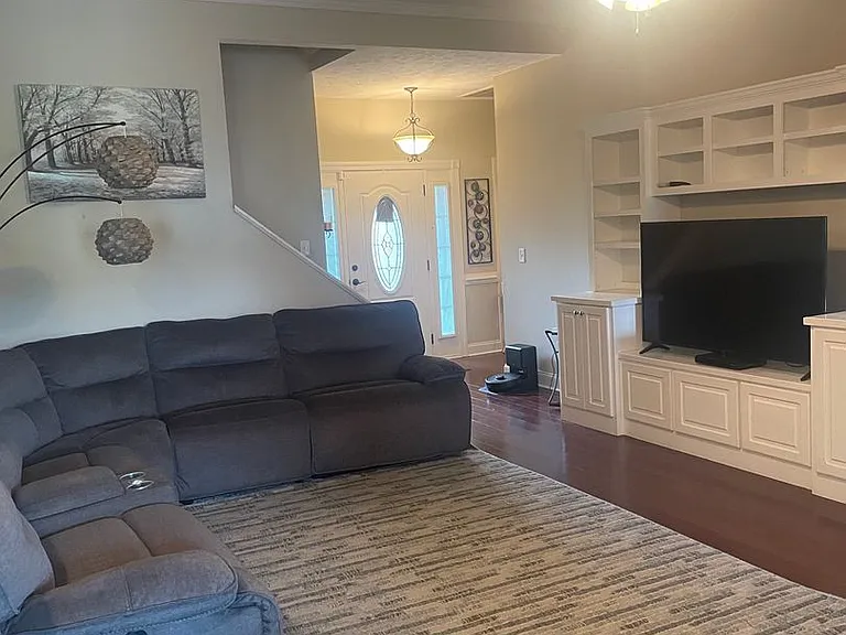 670 Uniola Dr — Photo 5