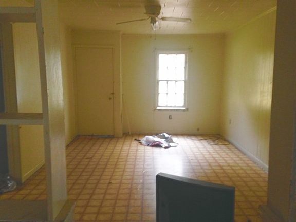 3rd image of 404 Railroad Ave