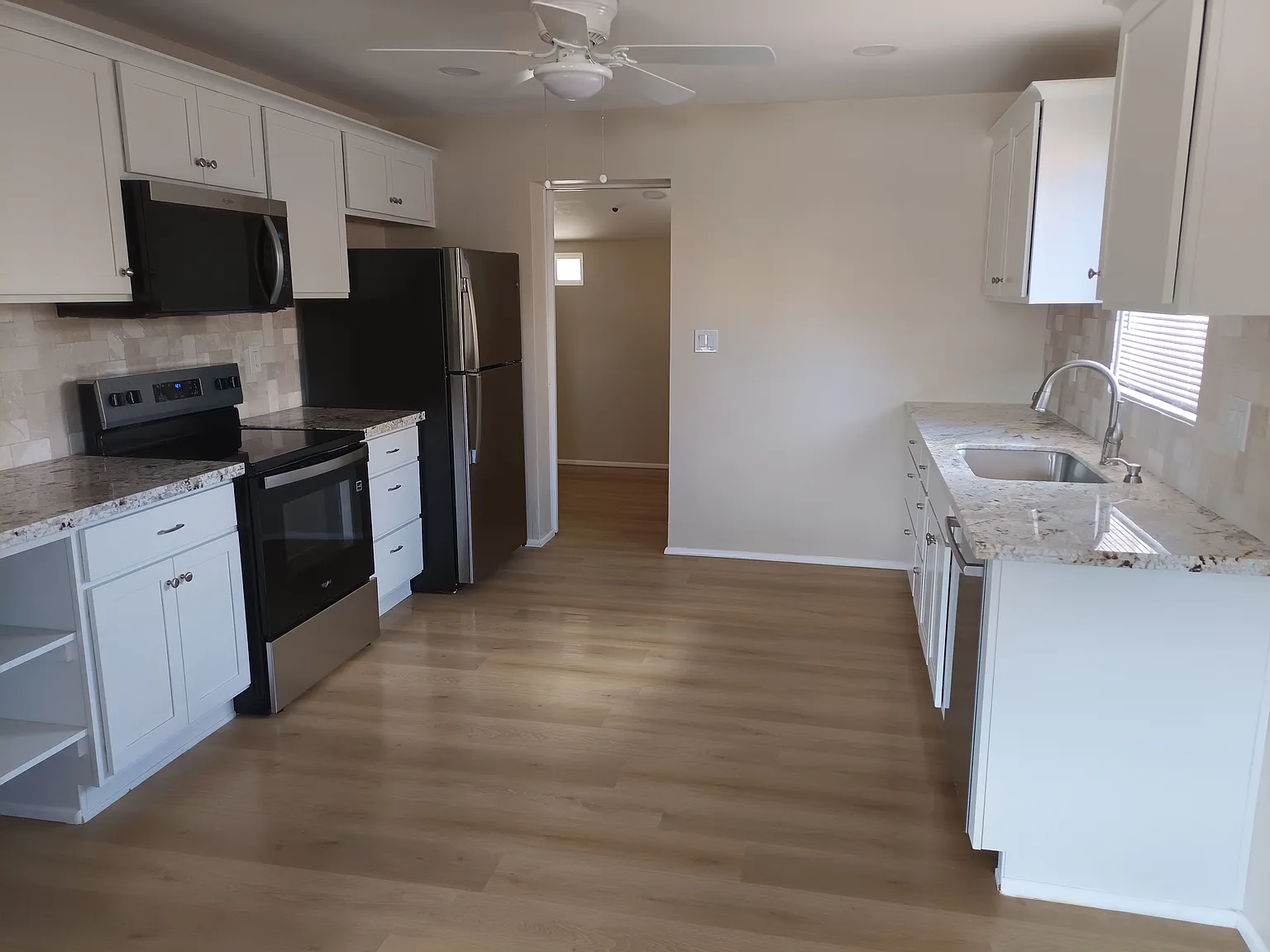 2 bed, 896 sqft, $1,395 — Photo 3