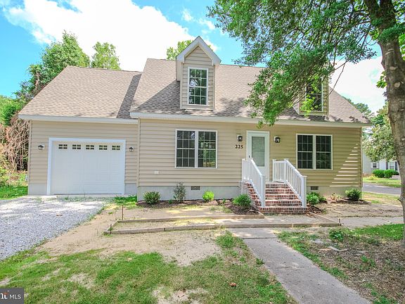 2nd image of 225 Lakewood Dr