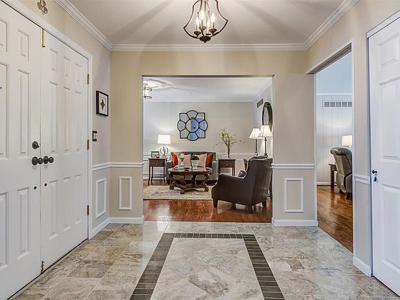 3rd image of 441 Londondary Dr