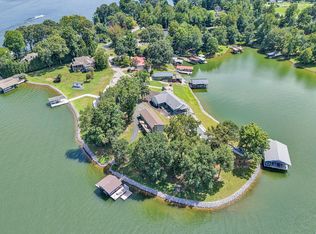 192 Twin Coves Dr, Moneta, VA 24121