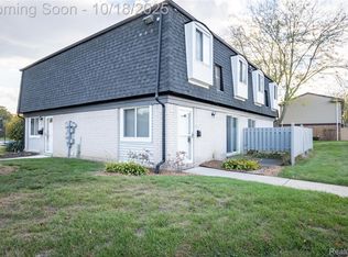 41134 N Woodbury Green Dr, Belleville, MI 48111