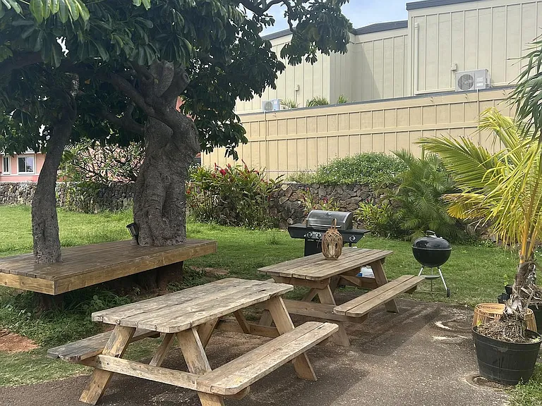 Grill your favorite dishes for a perfect beach feast at our communal bbq area. Includes gas and charcoal grill.