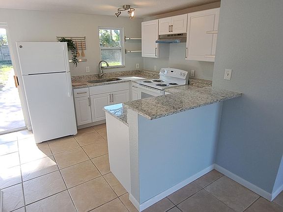 4th image of 9909 Alambra Ave