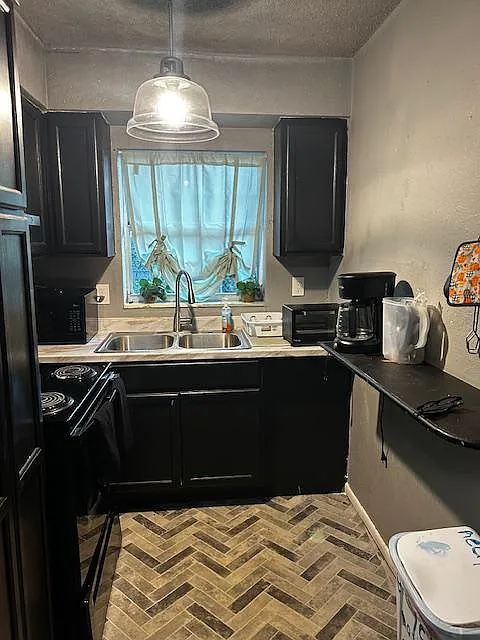4 bed, 1.0 bath, 1128 sqft, $845 — Photo 2