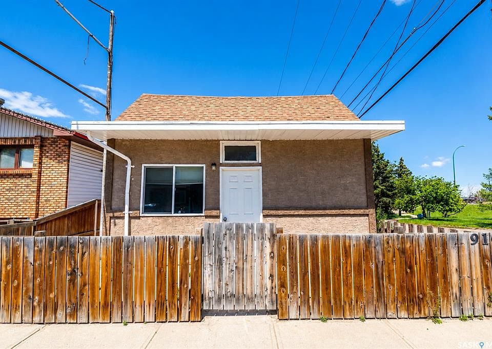 1st image of 910 Lillooet STREET W