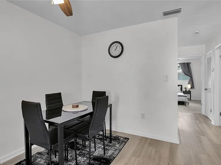 3225 E Riverside Dr — Photo 6