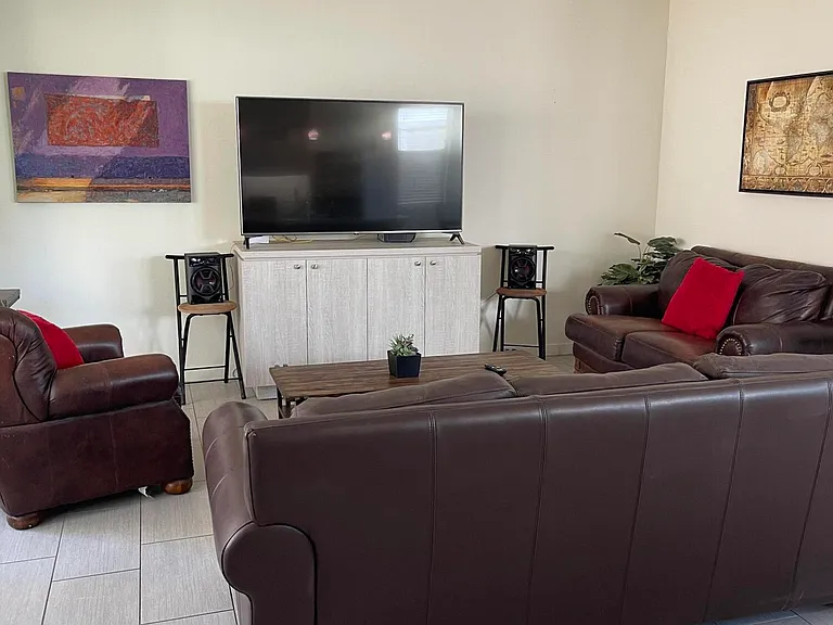 2382 W Gloria Ln — Photo 10