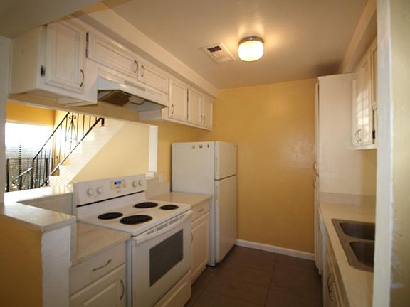 4th image of 836 Illinois Ave APT 29