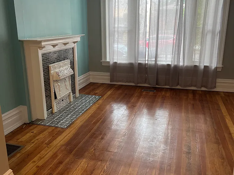 518 W 32nd St #3F — Photo 9