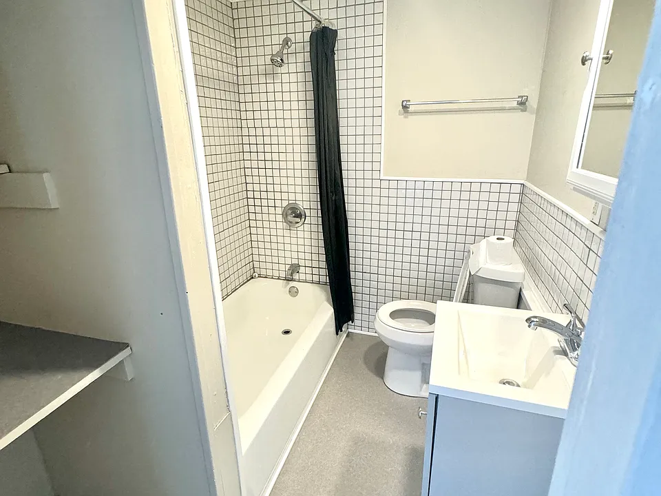 2449 Woodbine Ave #3