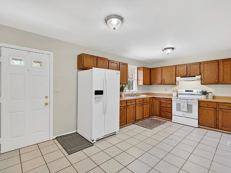 9283 Springs Rd — Photo 8