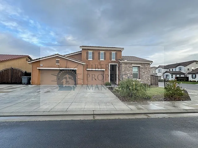 4 bed, 2303 sqft, $2,995 — Photo 2