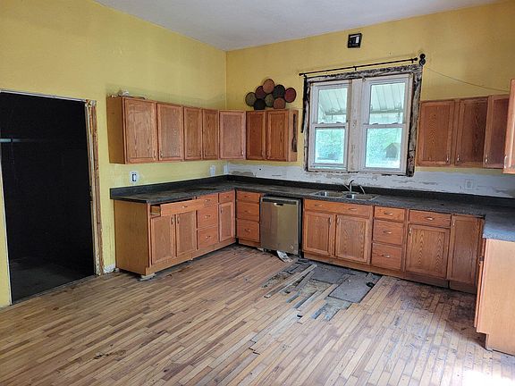 3rd image of 166 Farley Pl