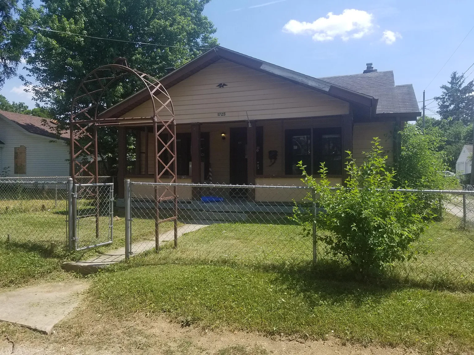 1725 Union Ave photo 1