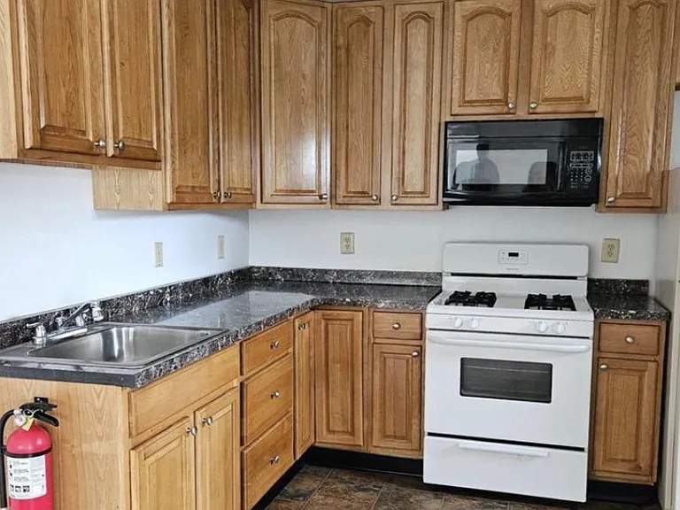 525 & 527 Asbury Ave #B — Photo 6