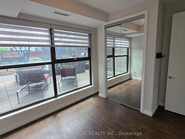 112 King St E #414 — Photo 11