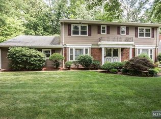 88 Brown Cir, Paramus, NJ 07652