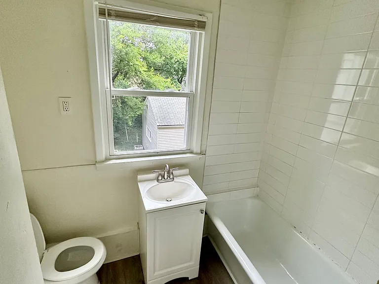 601 Olive Ln #2R — Photo 6