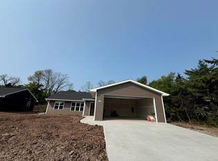 4645 Shambeau Dr, Oshkosh, WI 54901