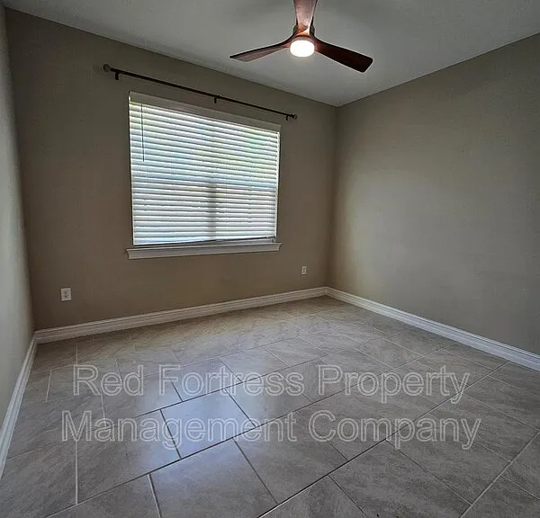623 Parkshore Lake Ave — Photo 13