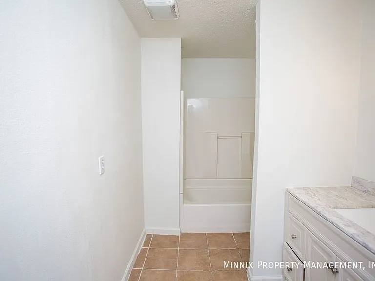 502 2nd Pl — Photo 9