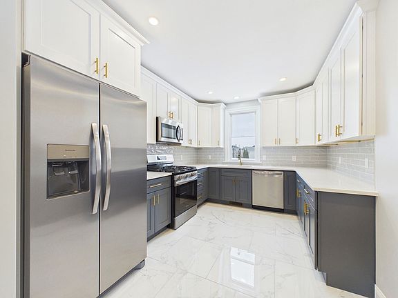 5th image of 542 King Philip St