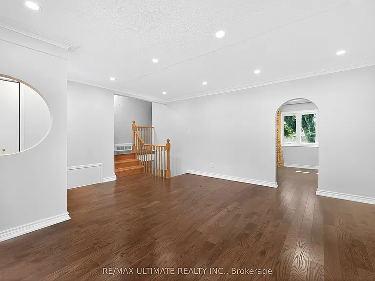 50 Charlemont Cres — Photo 5