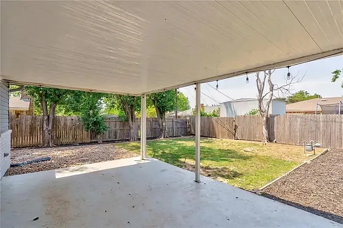 1501 Carlton Way — Photo 26
