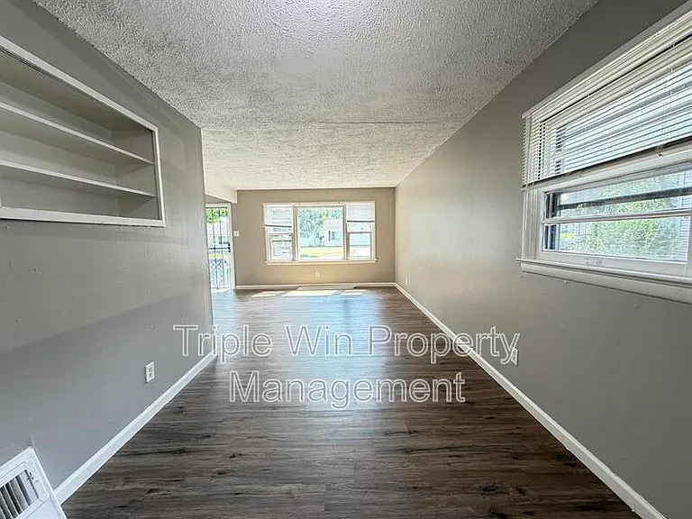 1113 Highmont Dr — Photo 8