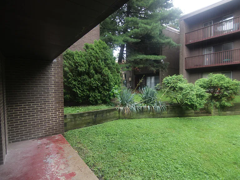 Village Square — Photo 37