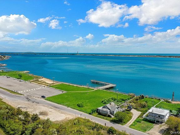 3rd image of 6 Oak Beach Road