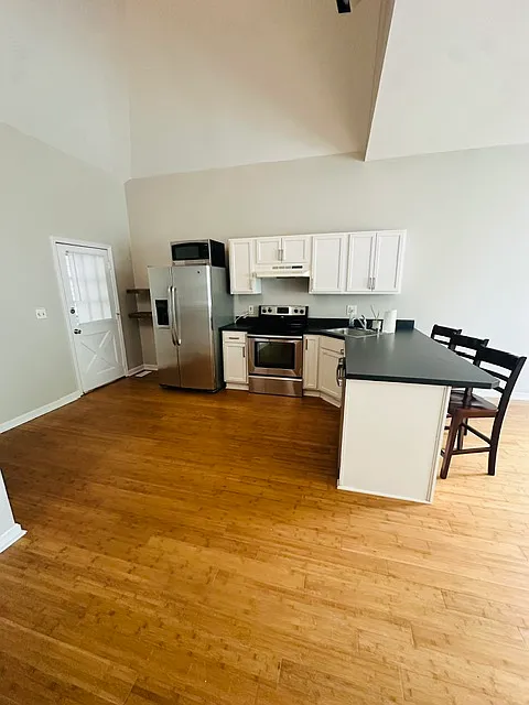 1 bed, 818 sqft, $1,450 — Photo 2