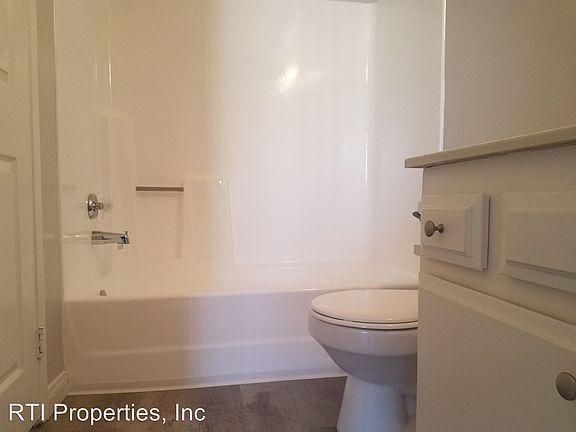 3rd image of 13714 Kornblum Ave APT 13