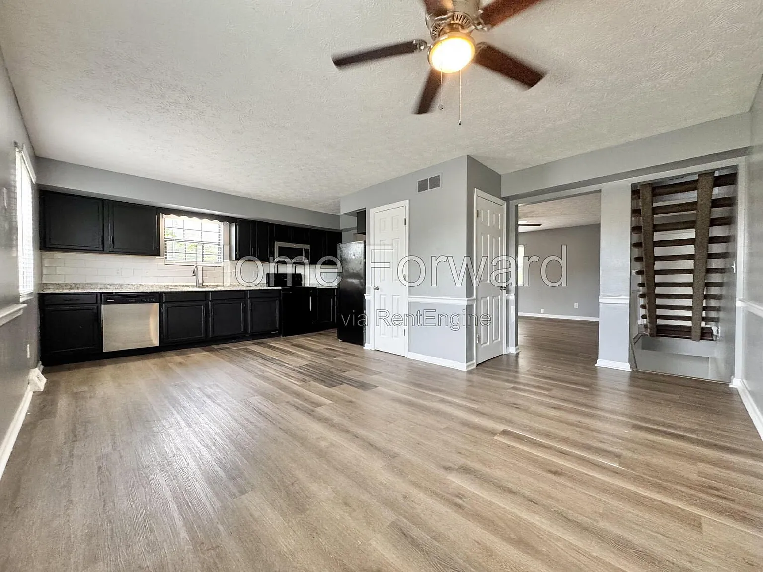 3 bed, 2.0 bath, 1830 sqft, $1,400 — Photo 4