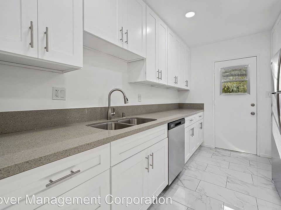 1st image of 911 N Havenhurst Dr #11447976
